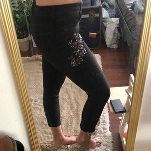 Black jeans with flower embroidery